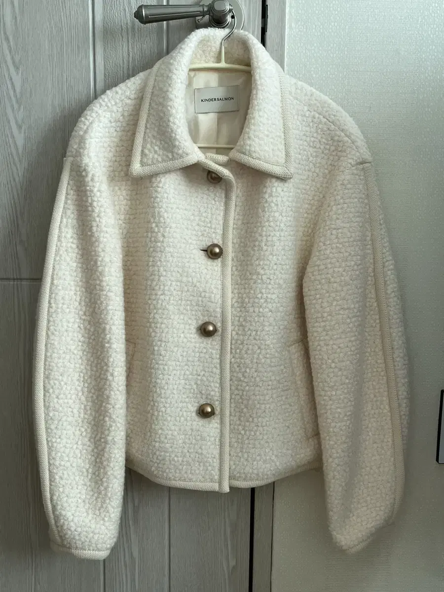 KINDER SALMON | 킨더살몬 Kinder Salmon Niels Jacket on